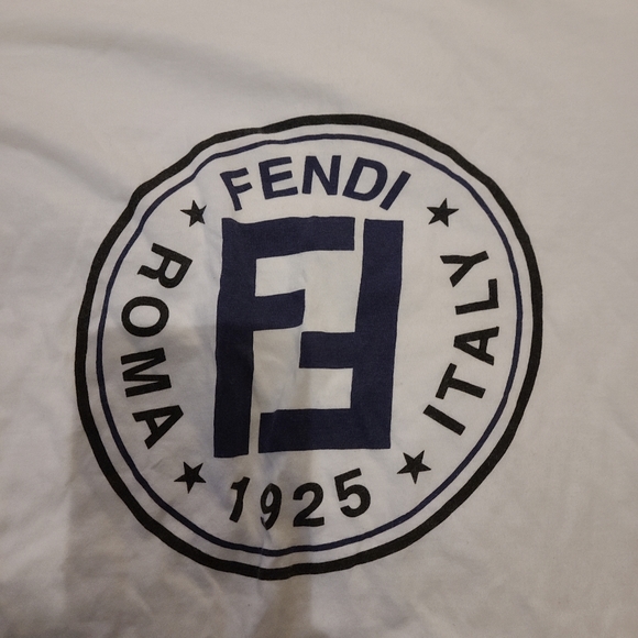 Authentic Fendi print tshirt - Picture 2 of 4